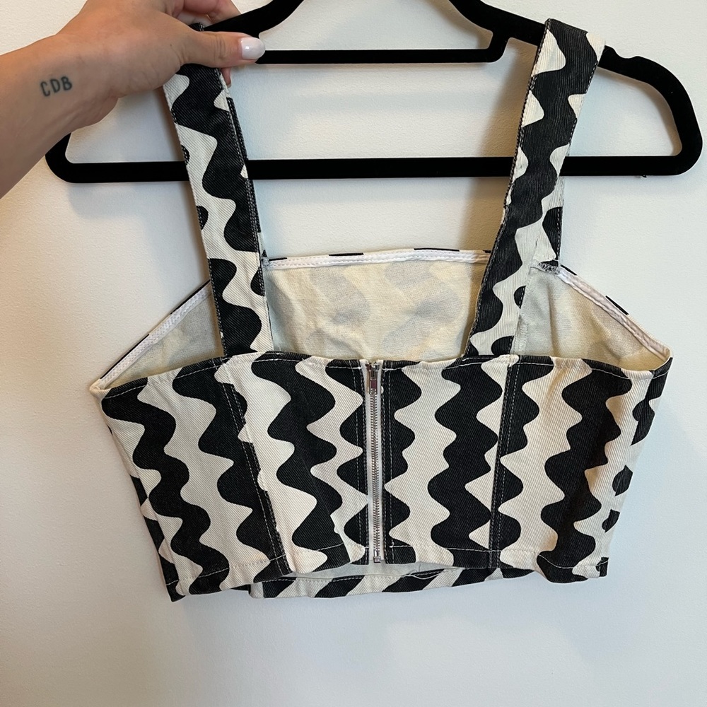 Crop top! - Picture 2 of 2